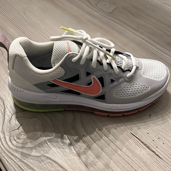 Nike Women’s Air Max Genome Size - 8 - Picture 1 of 6